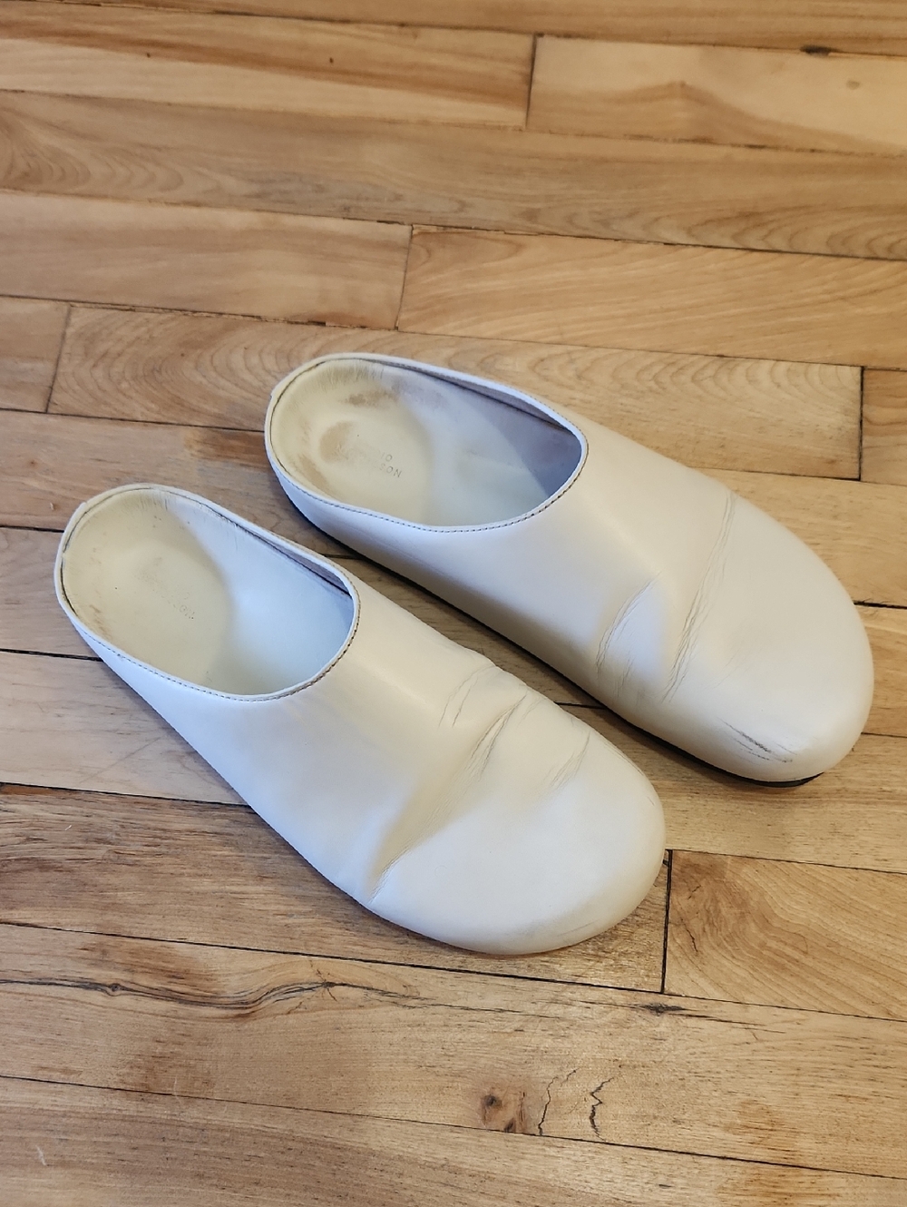 Women’s Slip-On Leather Mules in Off-White